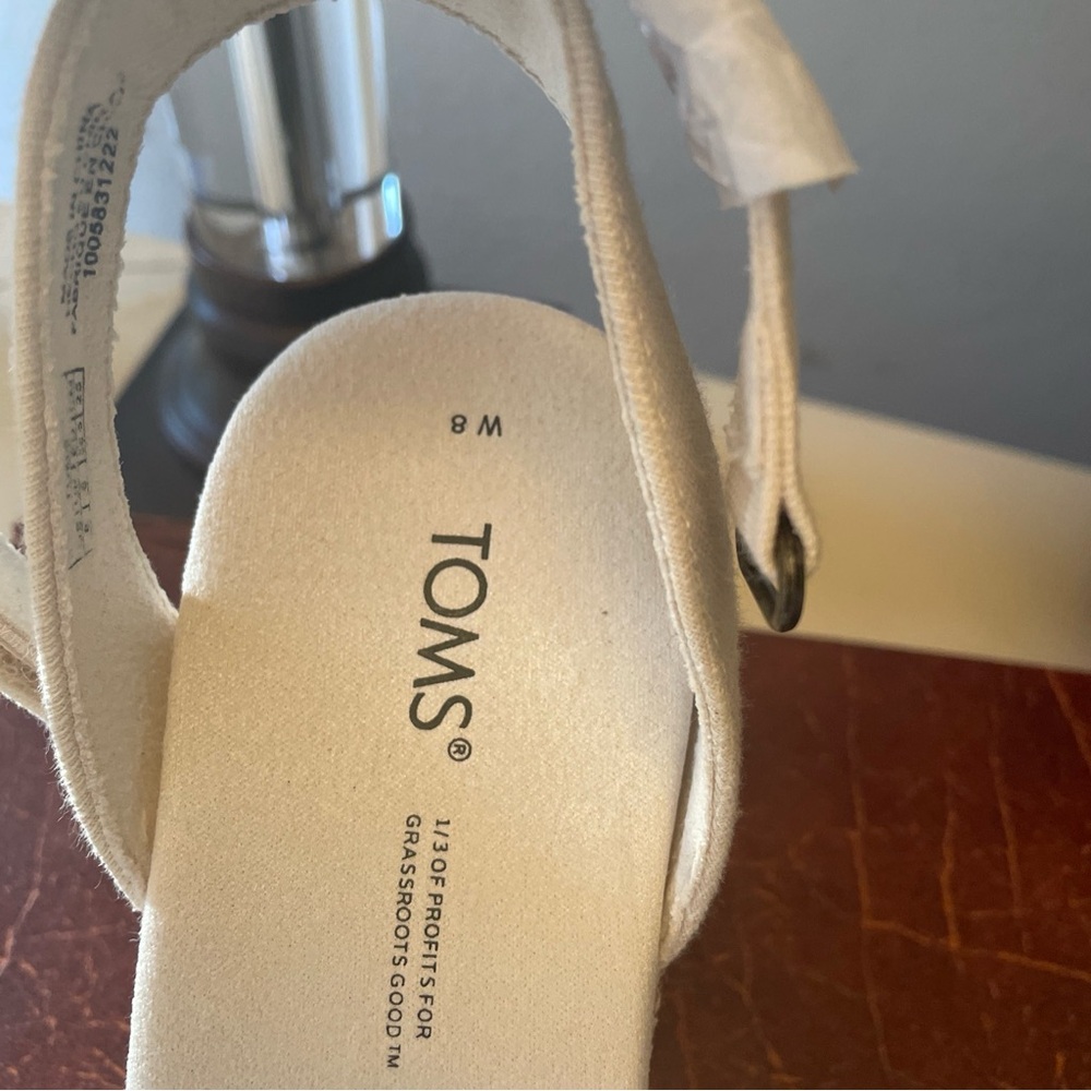 Tom’s wedge shoes size 8W. New without box - Picture 4 of 6